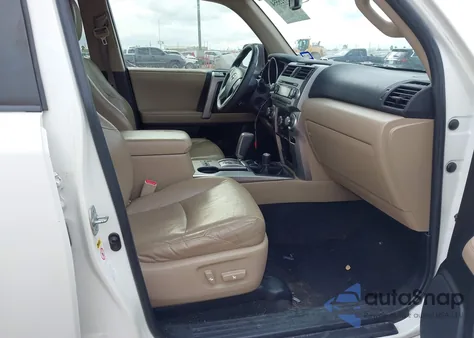 2011 Toyota 4Runner Sr5 V6 z USA, uszkodzony, nr VIN JTEBU5JR9B5055989